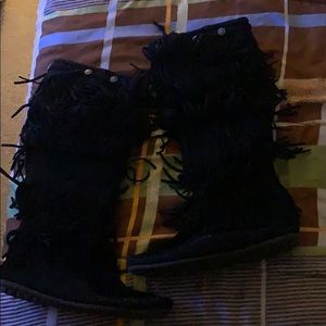 Minnetonka Moccasins Fringe Boots